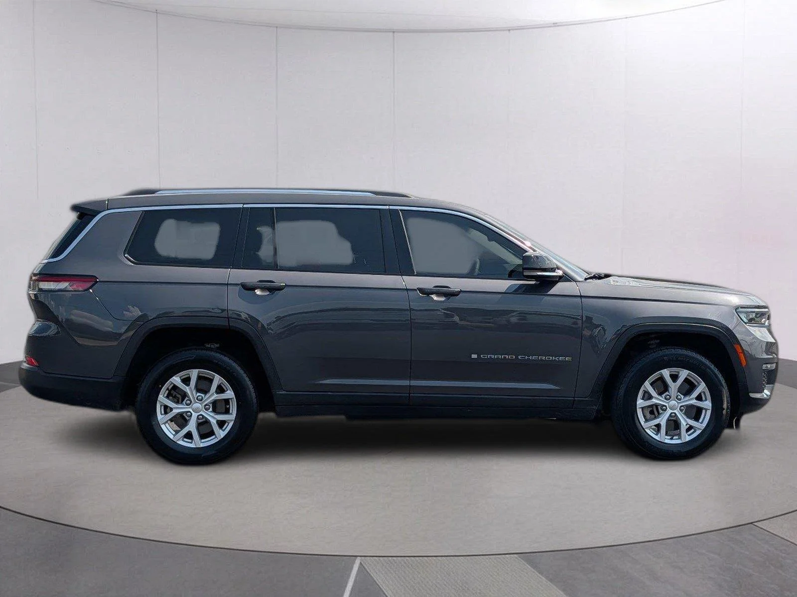 Used 2023 Baltic Gray Metallic Clearcoat Jeep Limited image 7