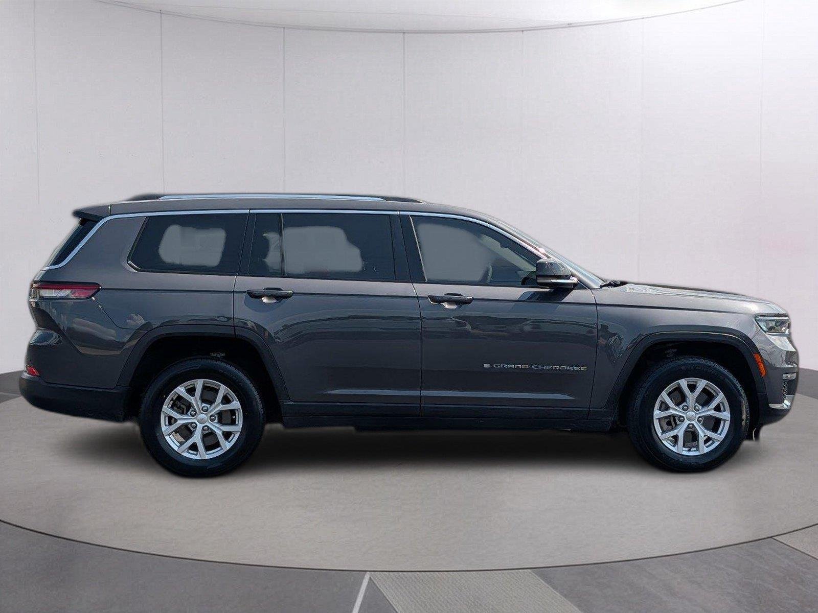 Used 2023 Baltic Gray Metallic Clearcoat Jeep Limited image 7