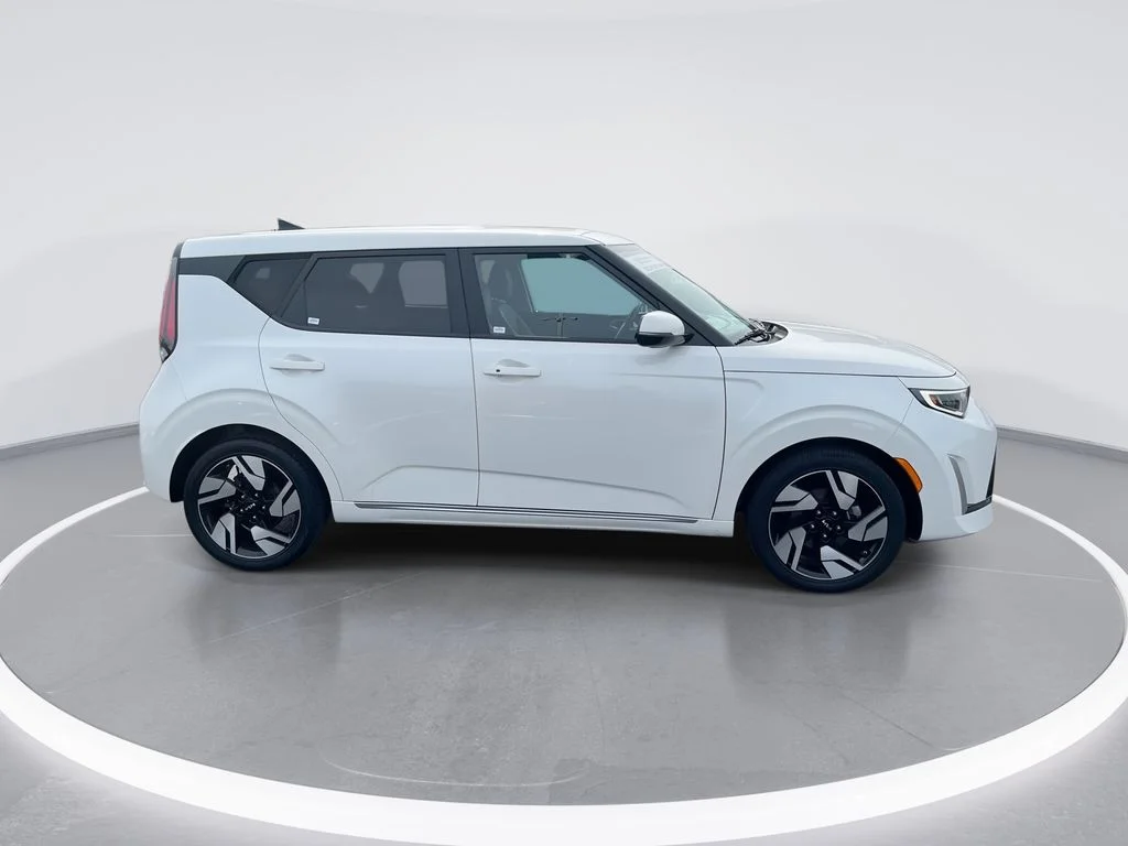 Used 2024 White Kia GT-Line image 9