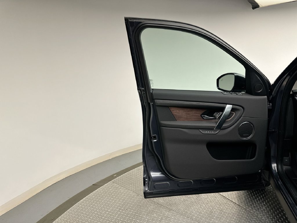 Used 2025 Varesine Blue Metallic Land Rover S image 9