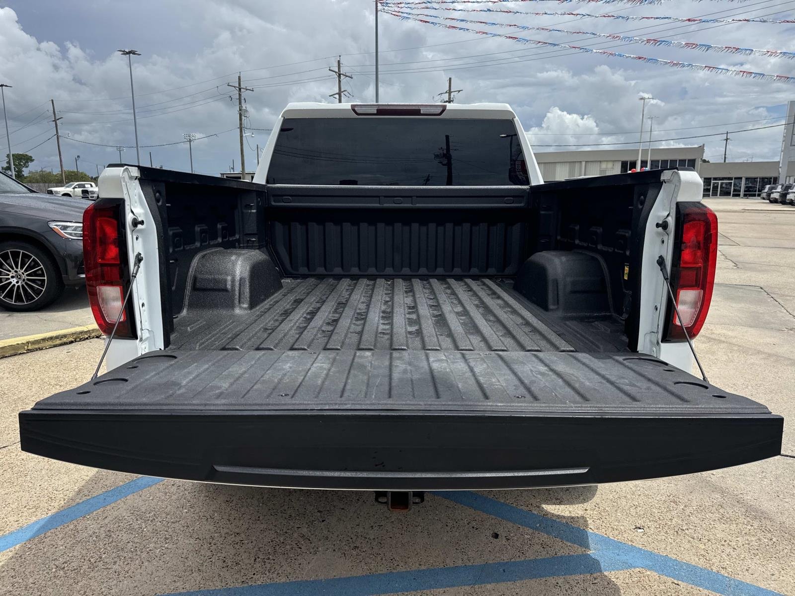 Used 2021 Summit White GMC  image 8