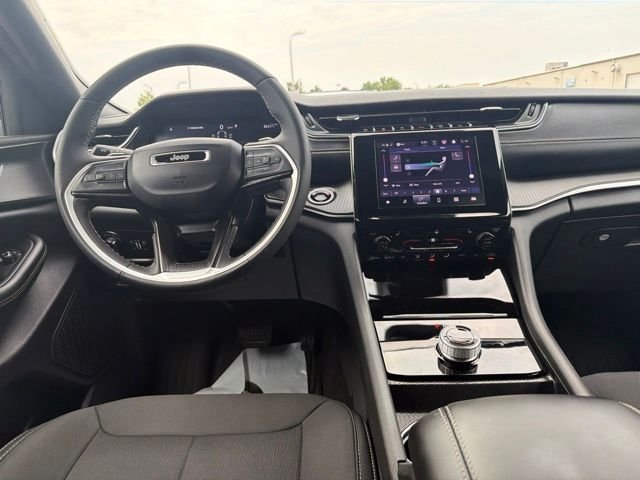 Used 2025 White Jeep Laredo image 10