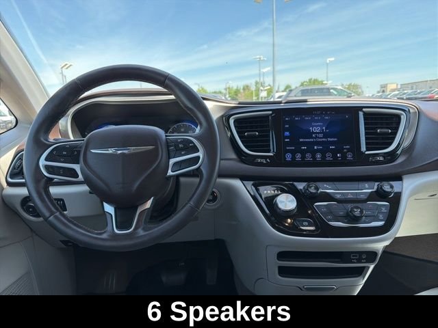 Used 2017 White Chrysler Touring L image 10