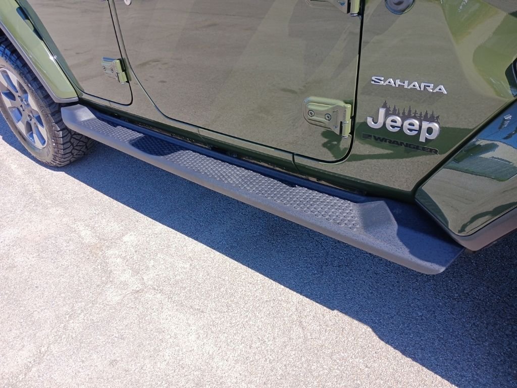 Used 2023 Green Jeep Sahara image 27