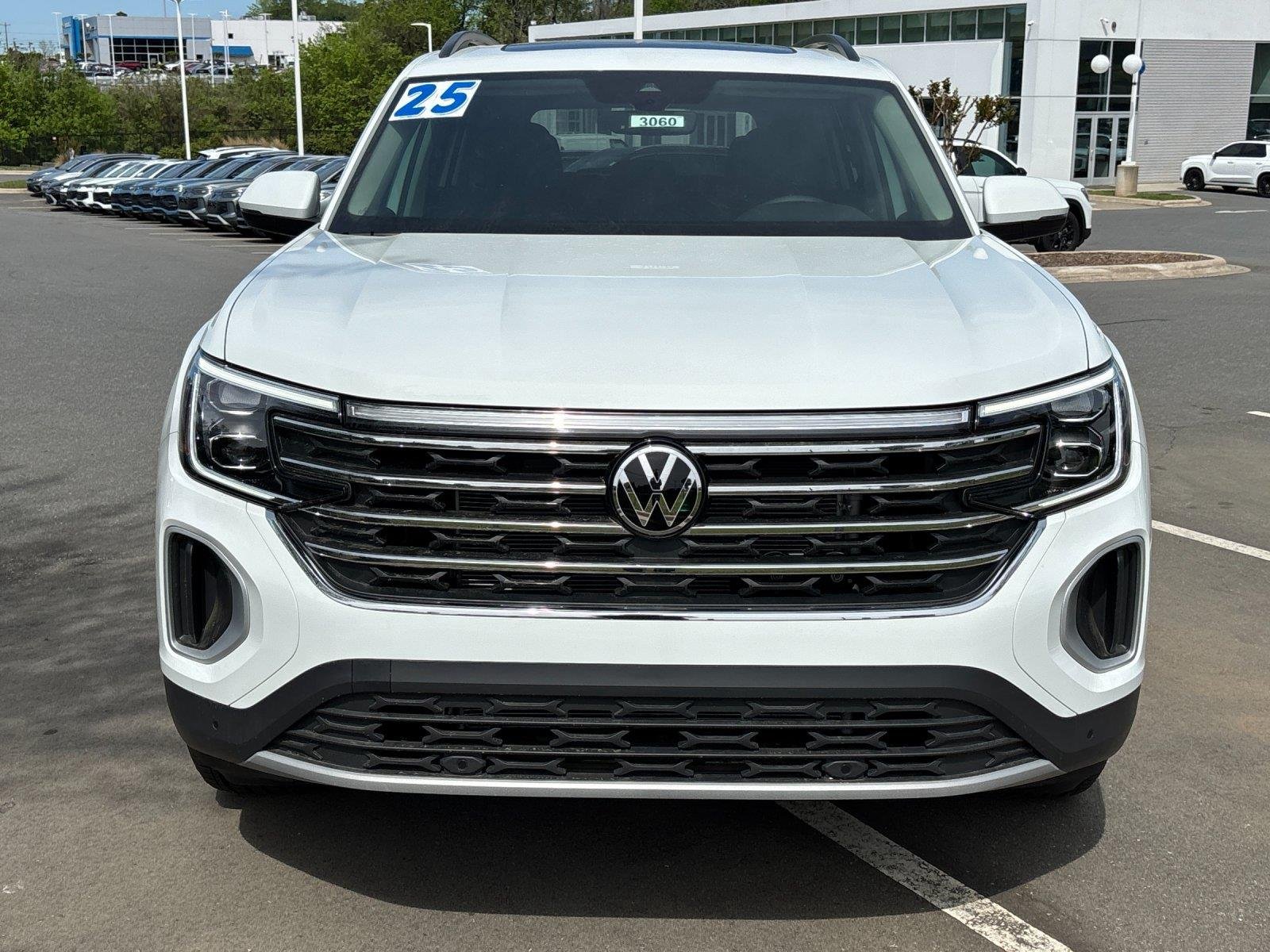 2025 Volkswagen Atlas SE w/Tech - Photo 8