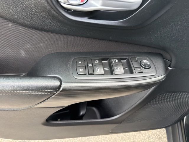 Used 2015 Black Jeep Latitude image 20