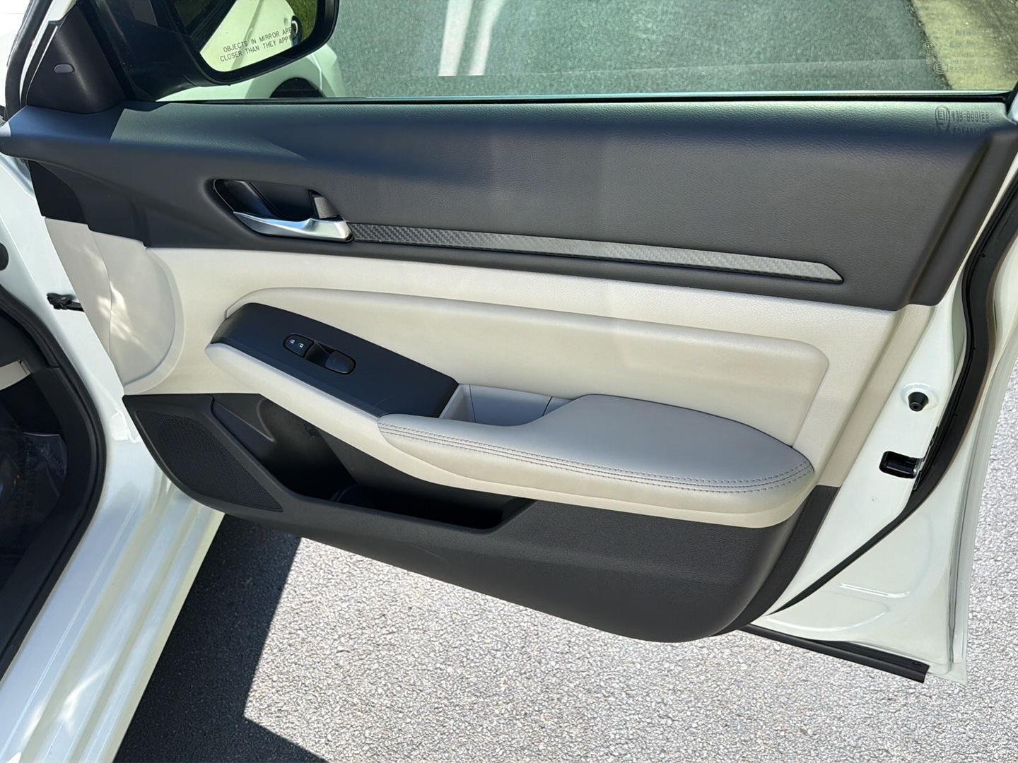 Used 2024 Pearl White Tricoat Nissan 2.5 SV image 14