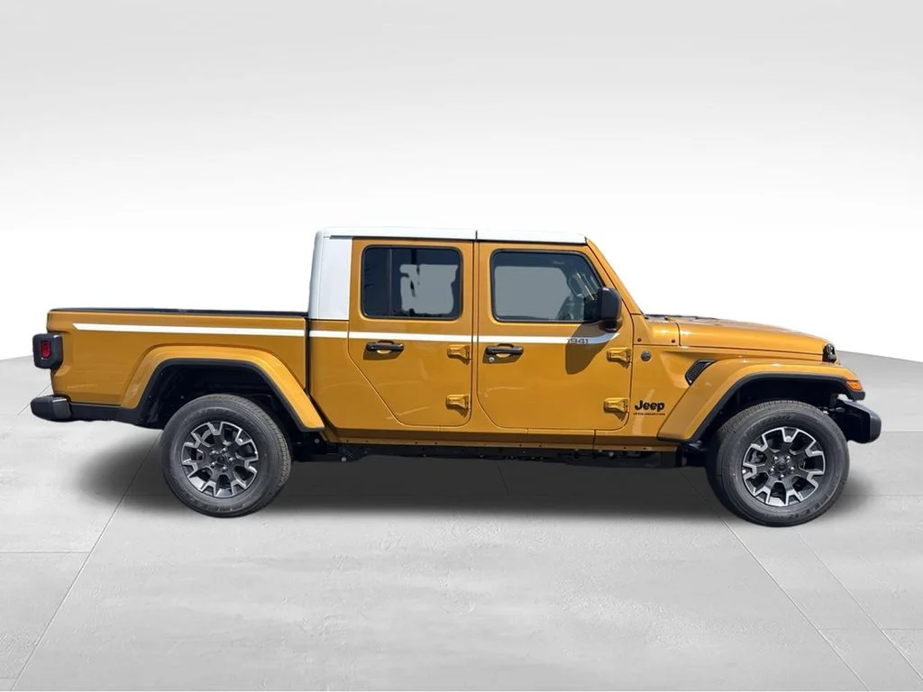 New 2026 Goldilocks Jeep Sahara image 2