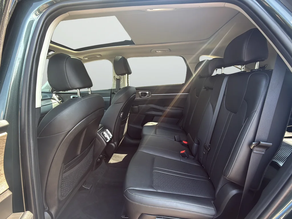 Used 2023 Green Kia X-Line S image 12