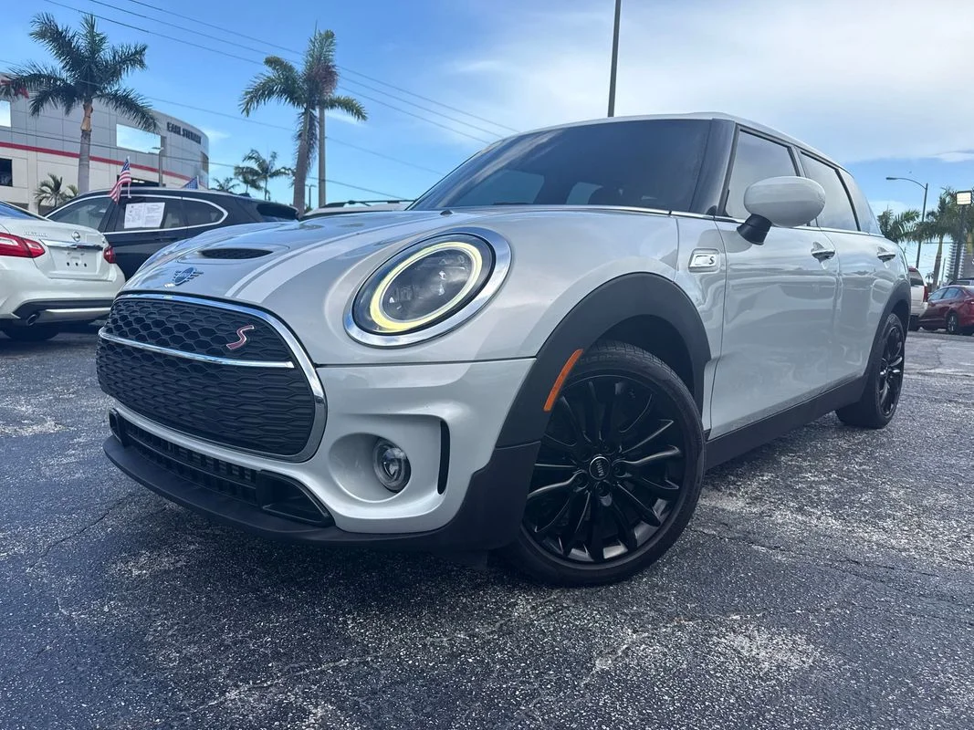 Used 2023 White MINI Cooper S image 1