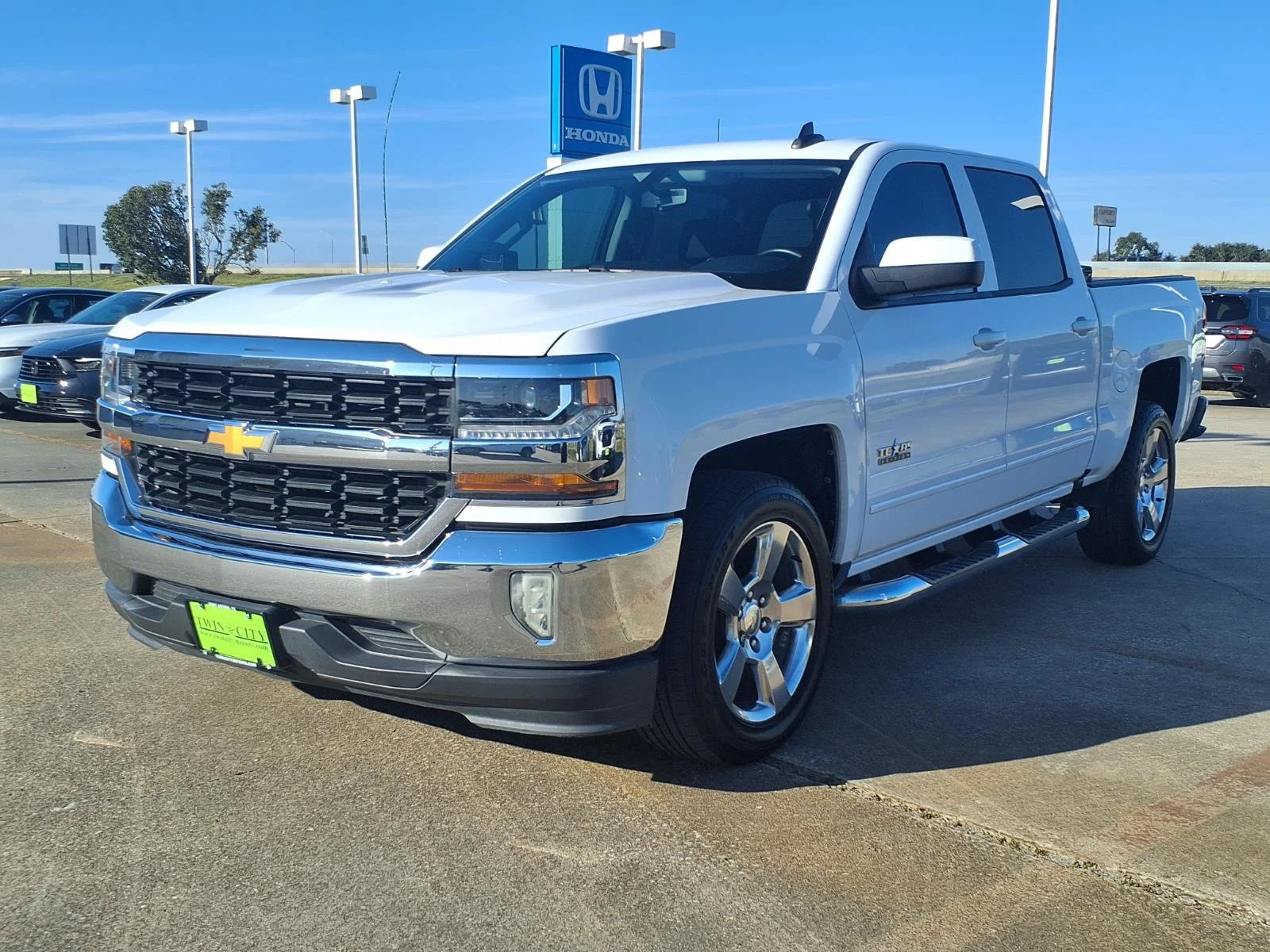 Used 2017 White Chevrolet LT image 3