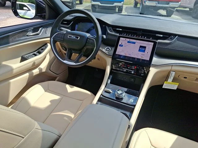 New 2025 Silver Jeep Limited image 9