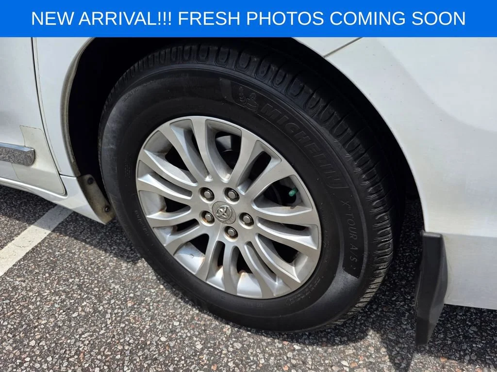 Used 2011  Toyota XLE AAS image 7
