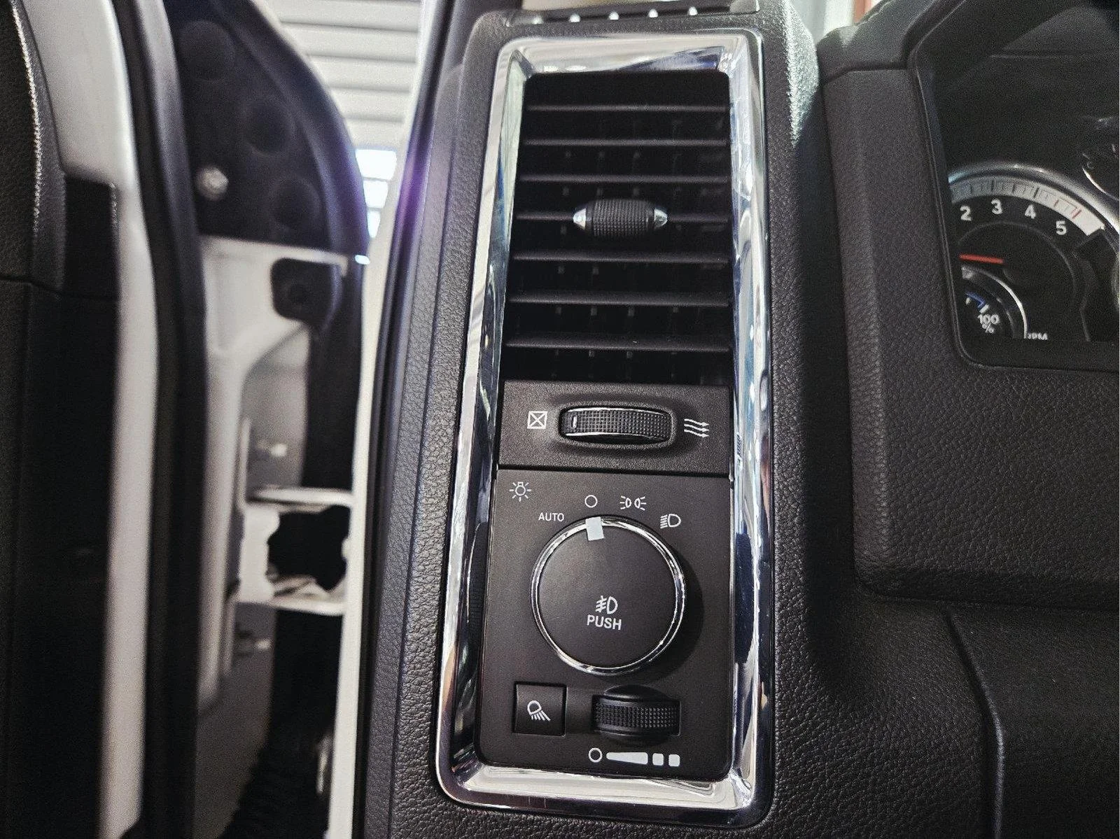 Used 2016 Bright White Clearcoat Ram Laramie image 22