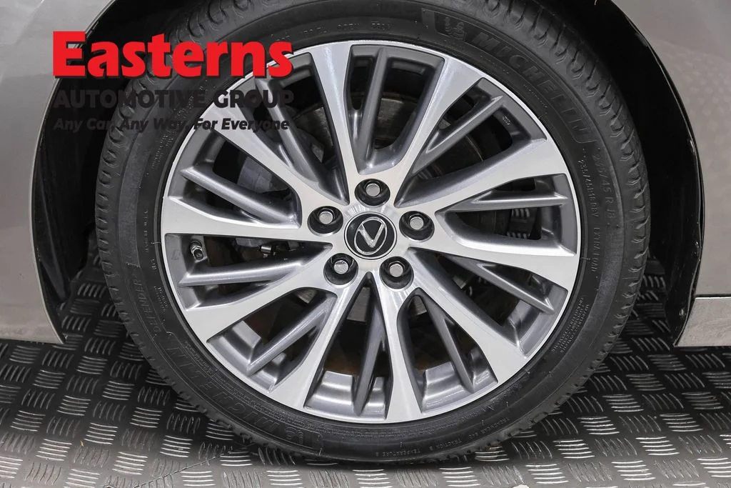Used 2021 Silver Lexus 350 image 34