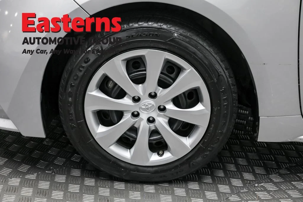 Used 2022 Silver Toyota LE image 30