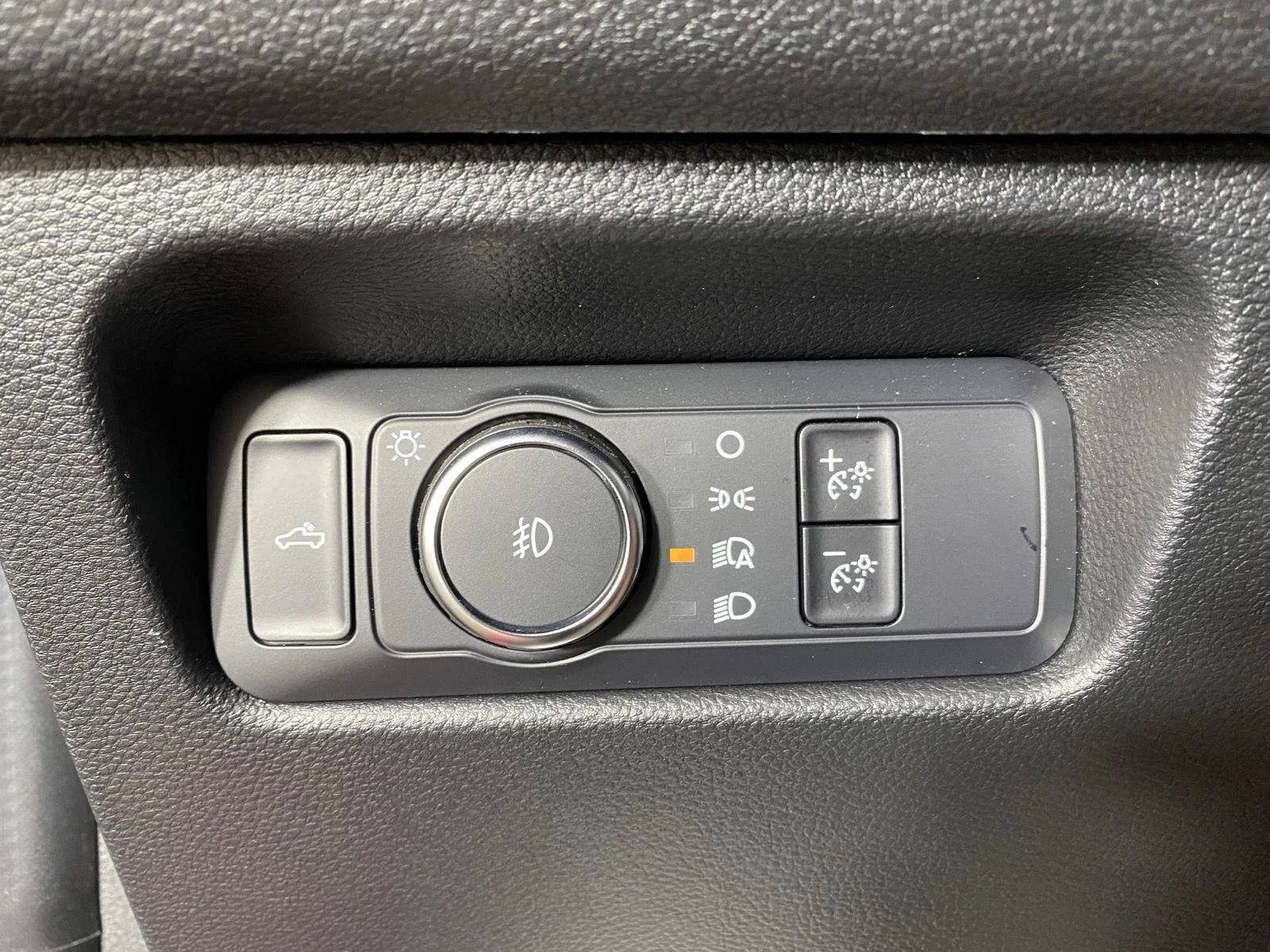 Used 2025 Ruby Red Metallic Tinted Clearcoat Ford XLT image 18