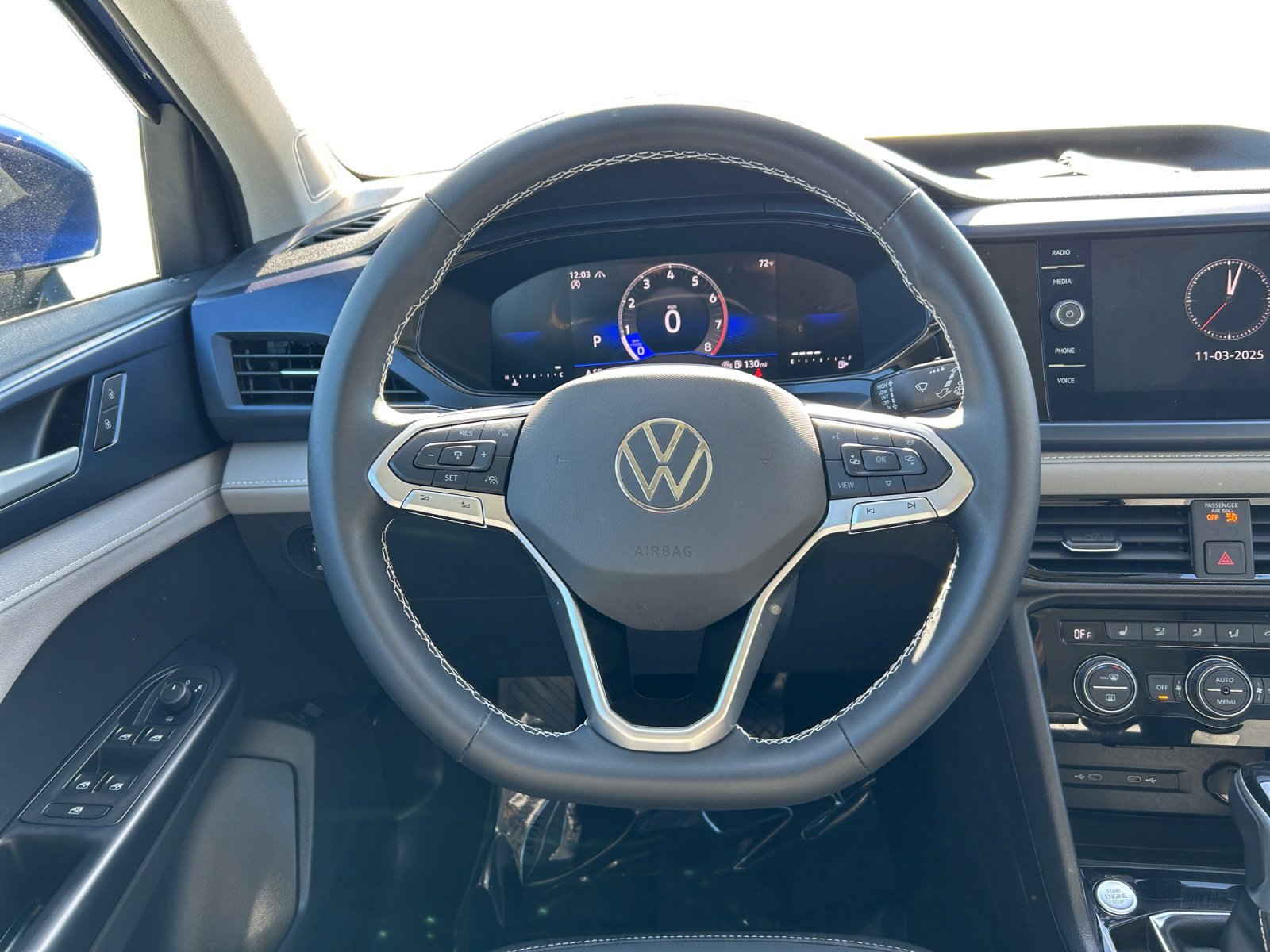 2024 Volkswagen Taos SE photo 3