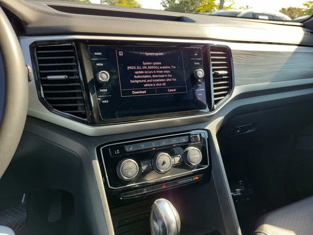 Certified Used 2023  Volkswagen 2.0T SE w/Technology image 24