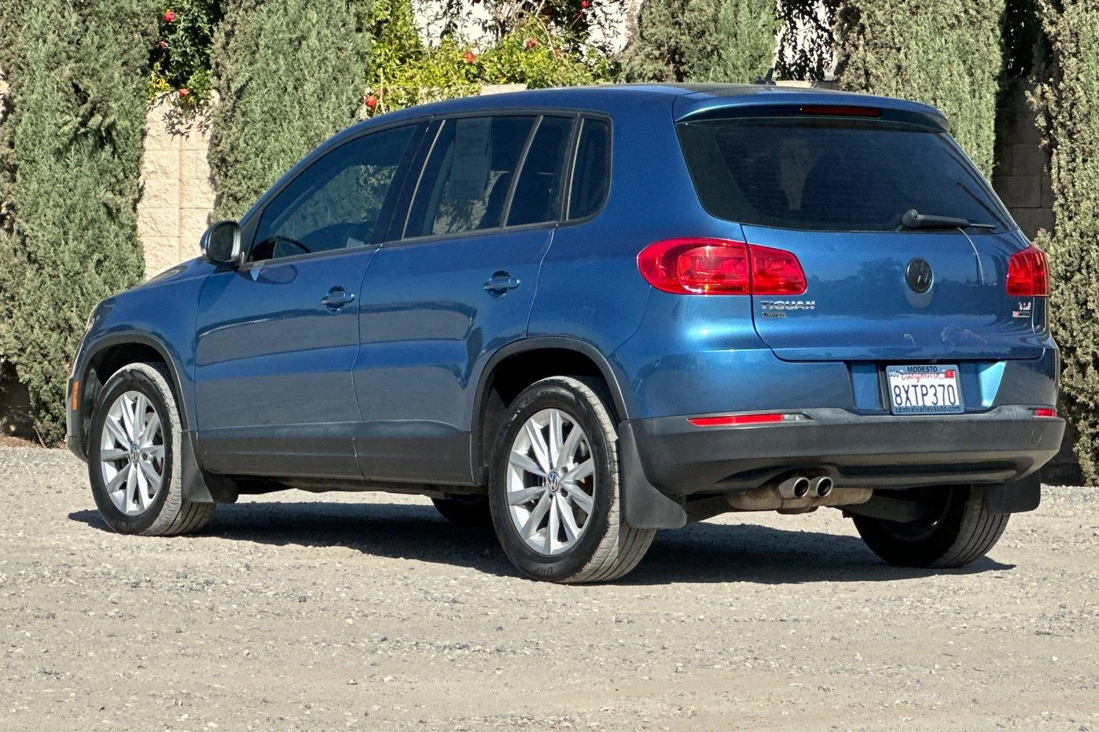 Used 2017 Pacific Blue Metallic Volkswagen SUV image 5
