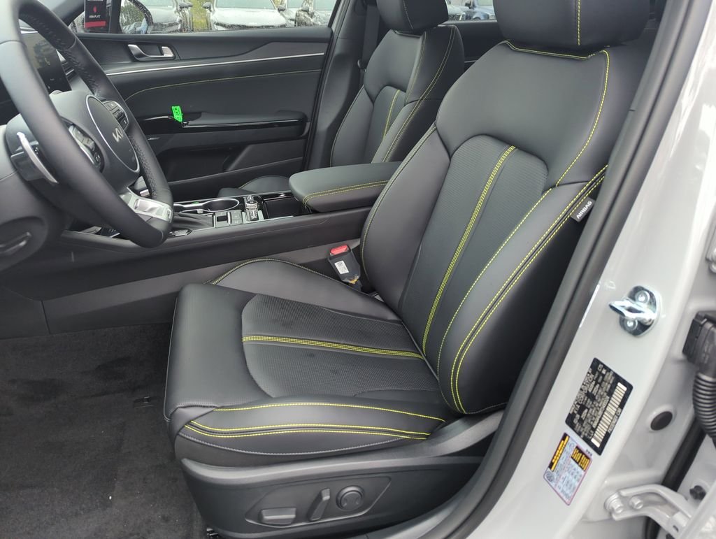 New 2026 Wolf Gray Kia GT image 12