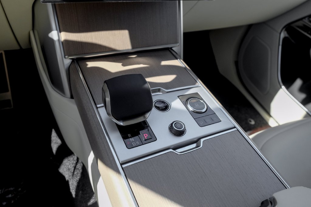 New 2027 Varesine Blue Land Rover SE image 14