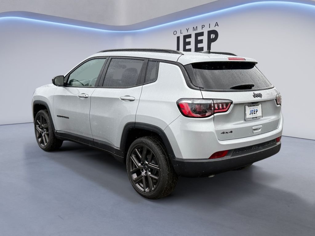 New 2026 Silver Zynith Metallic Clear-Coat Exterior Paint Jeep Latitude image 3