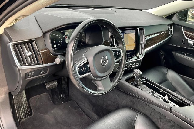 Used 2018 Black Stone Volvo T5 Momentum image 10