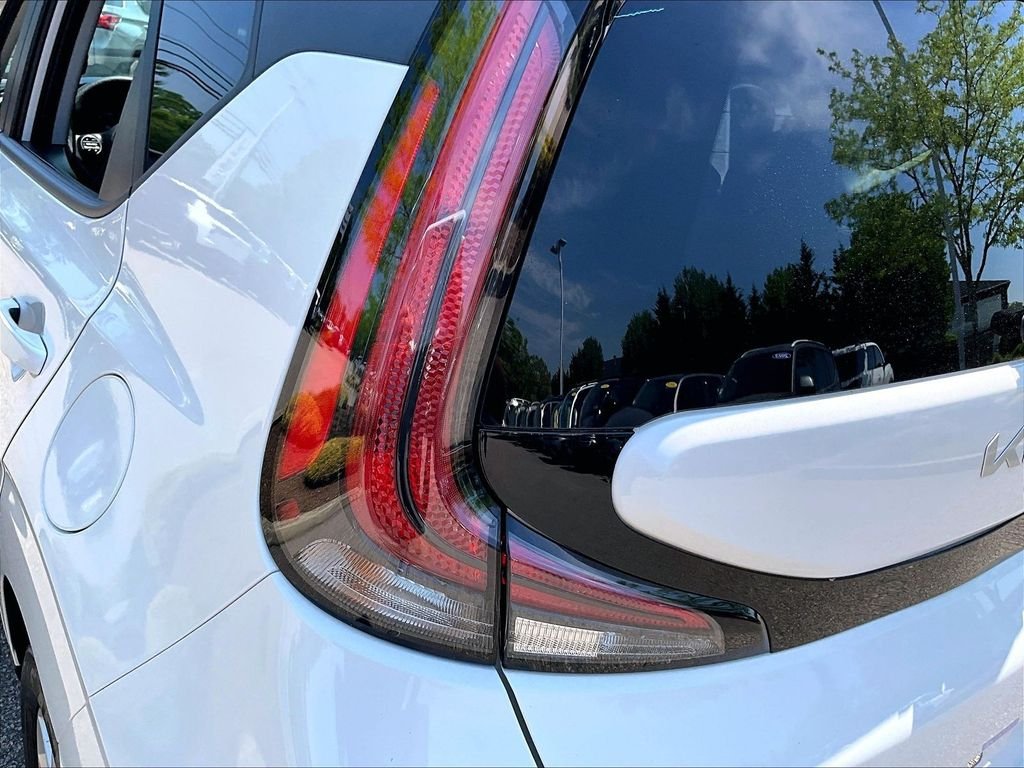 Used 2023 White Kia LX image 31