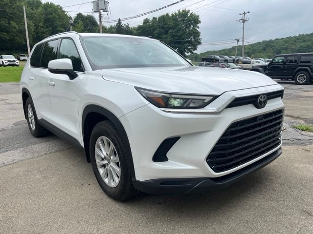 Certified Used 2024 Wind Chill Pearl Toyota XLE image 3