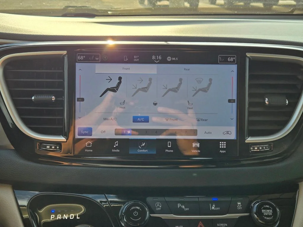 Used 2023 Black Chrysler Touring L image 21