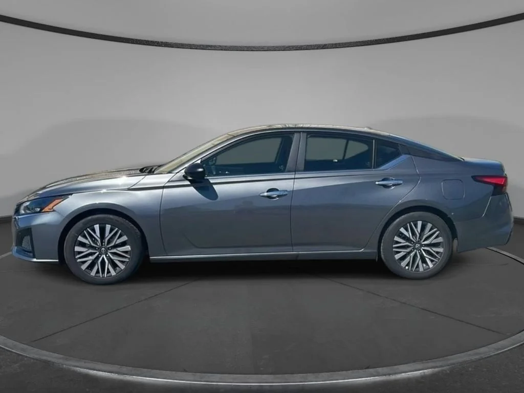 2025 Nissan Altima SV - Photo 10