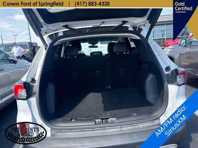 Used 2022 Oxford White Ford SEL image 11