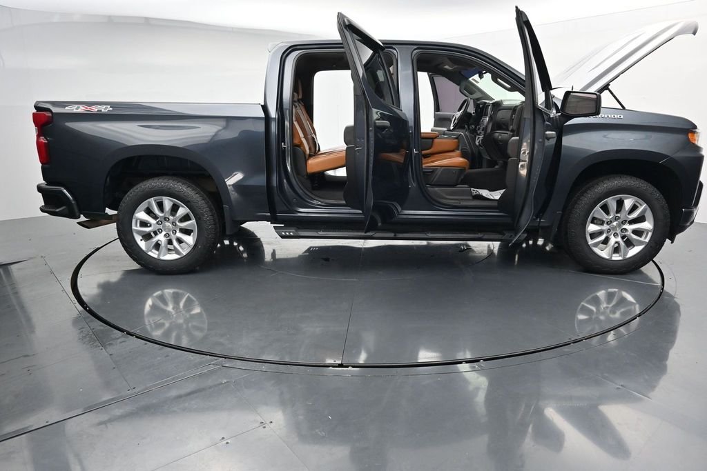 Used 2021 Gray Chevrolet Custom image 39