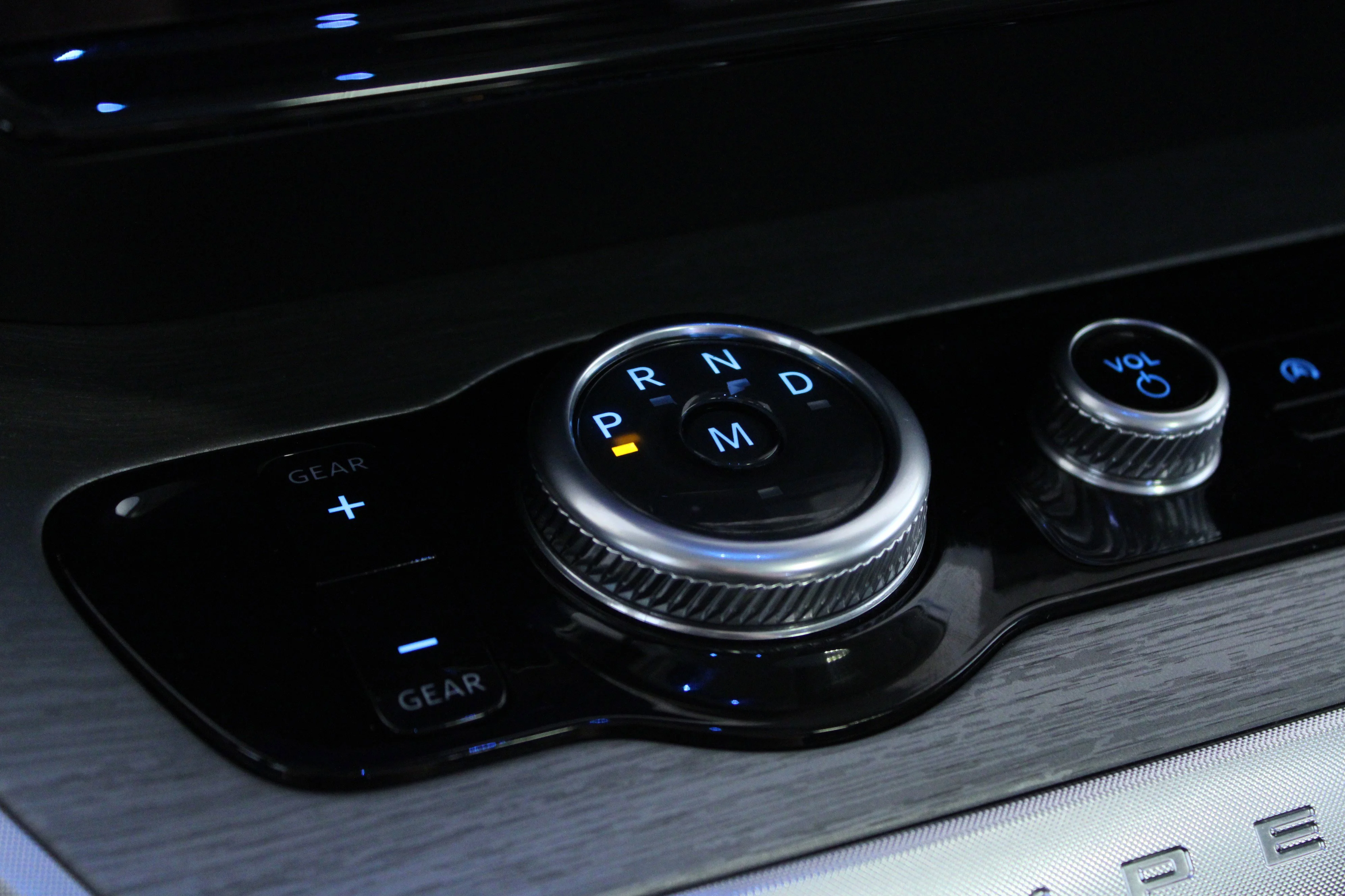 Used 2025 Black Metallic Ford Platinum image 24