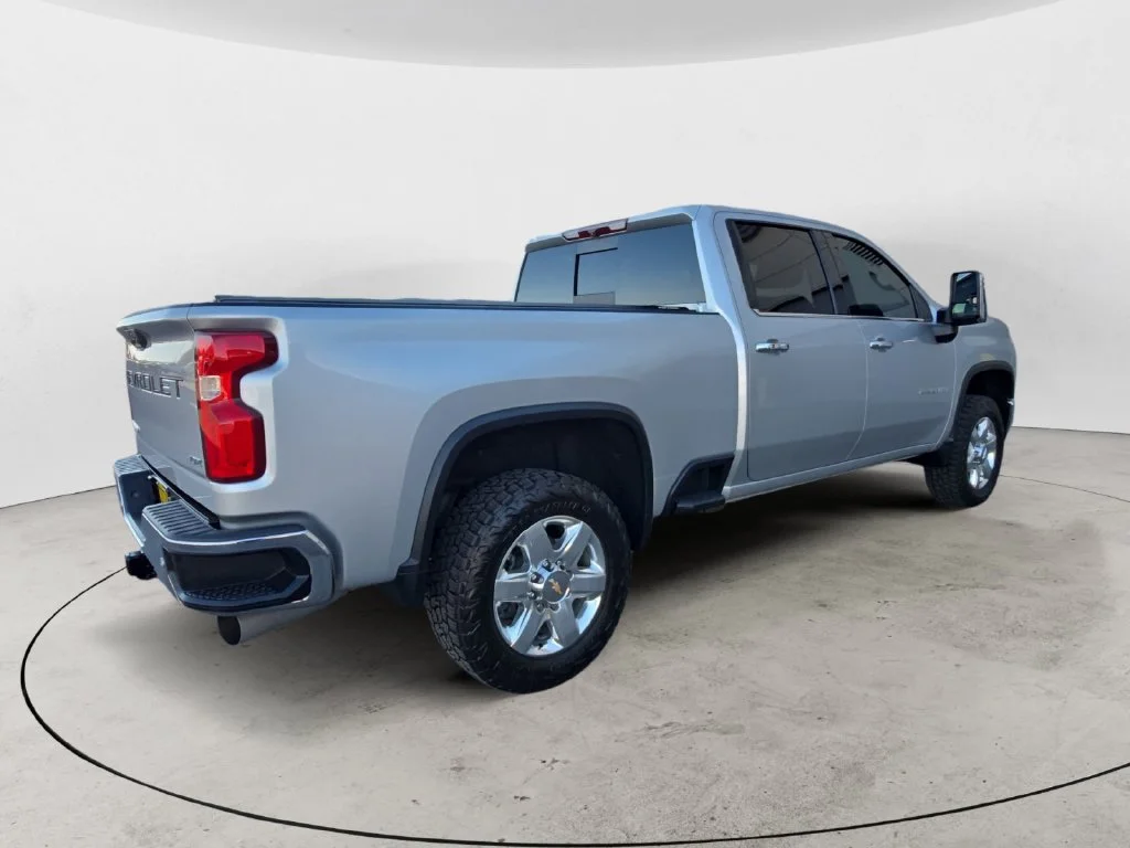 Used 2022 SILVER ICE METALLIC Chevrolet LTZ image 8