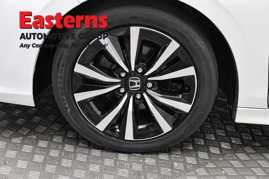 Used 2023 White Honda EX image 32