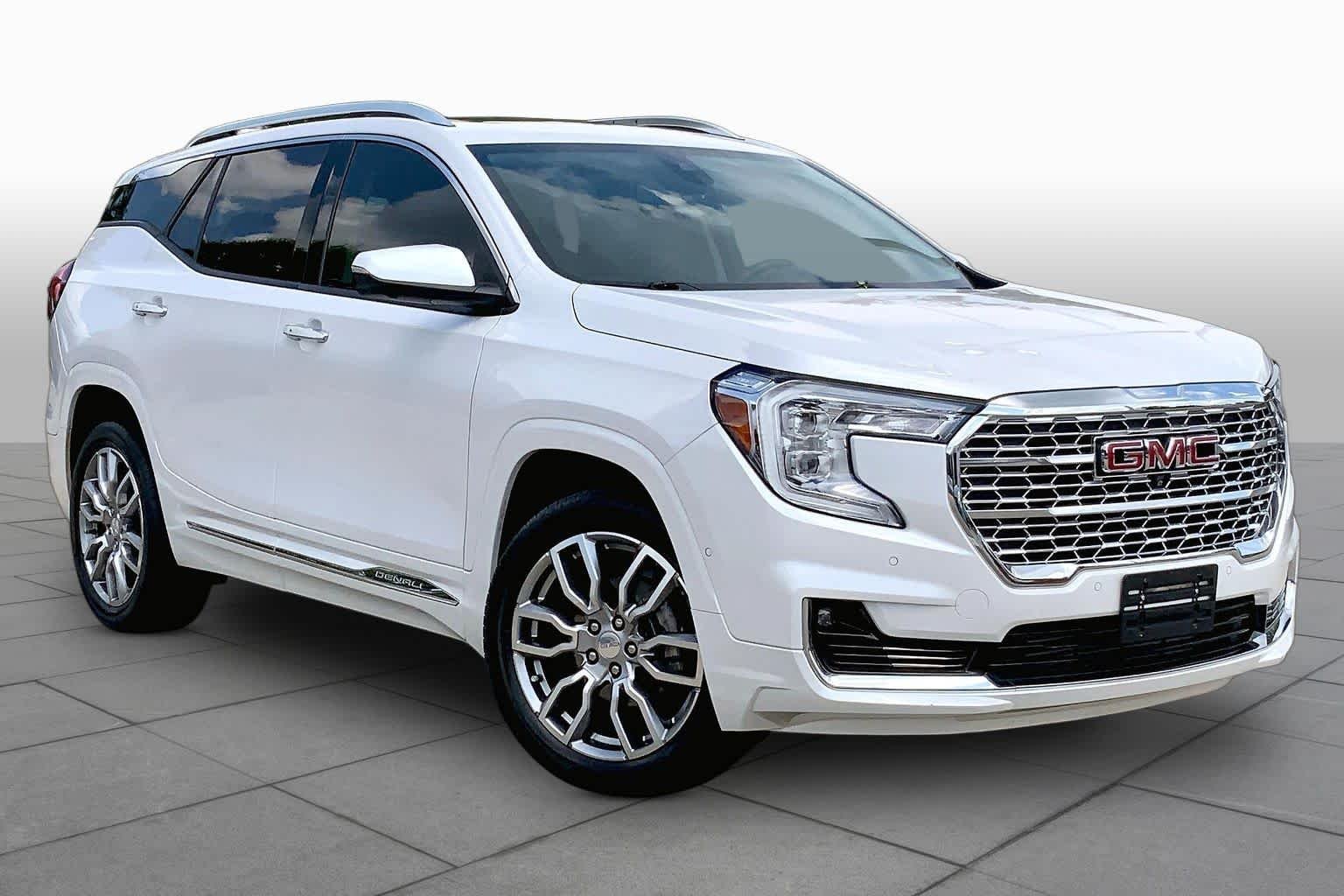 Used 2023 White Frost Tricoat GMC Denali image 3