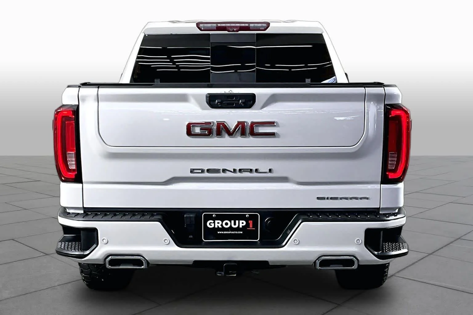 Used 2023 White Frost Tricoat GMC Denali image 5