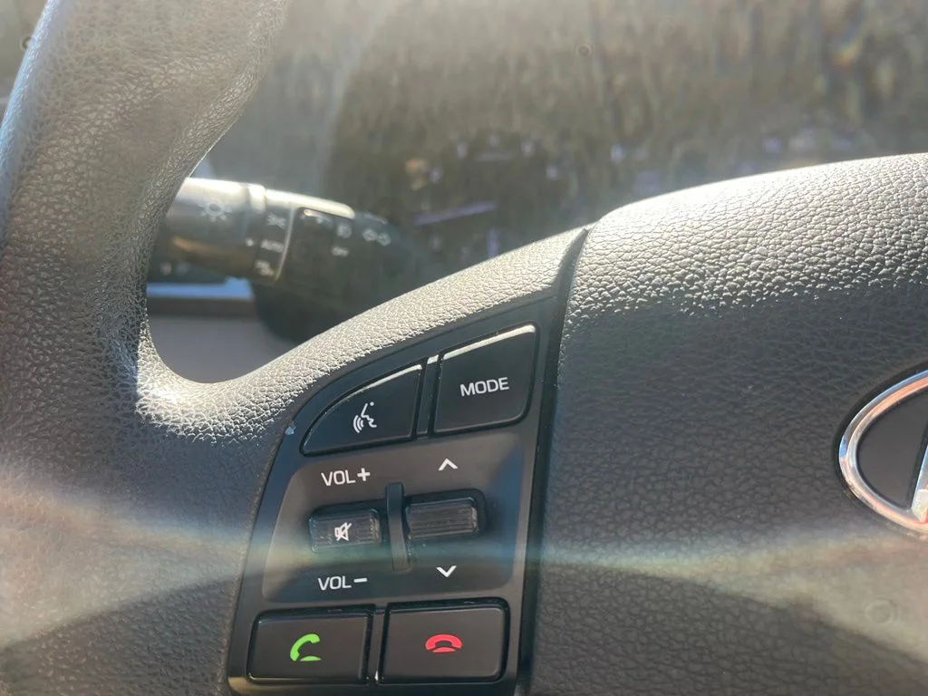 Used 2017 Red Hyundai SE image 13