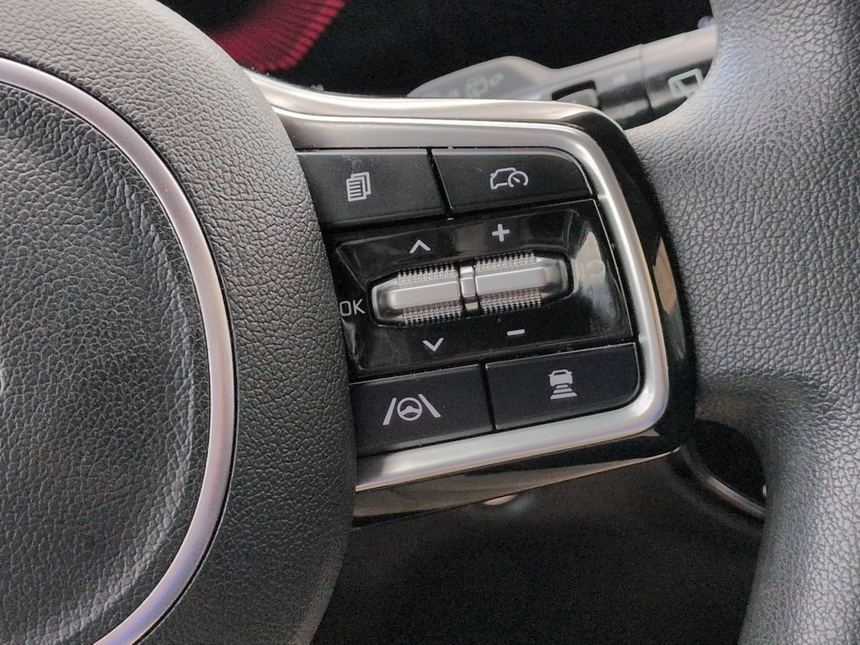 Used 2024 Glacial White Pearl Kia LX image 22