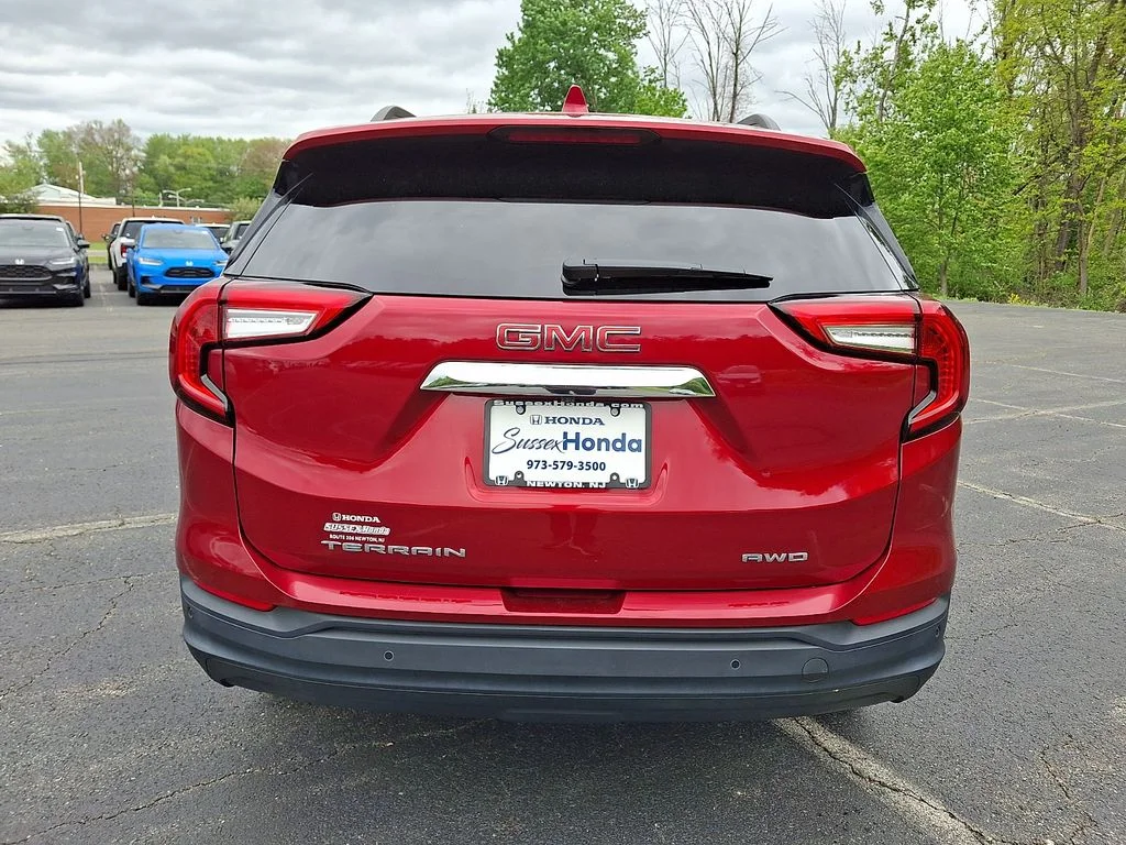 Used 2022 Cayenne Red Tintcoat GMC SLE image 5