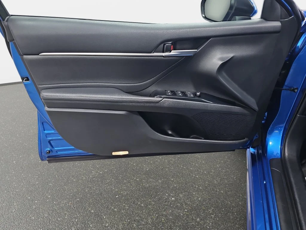 Used 2018 Blue Toyota XSE image 29