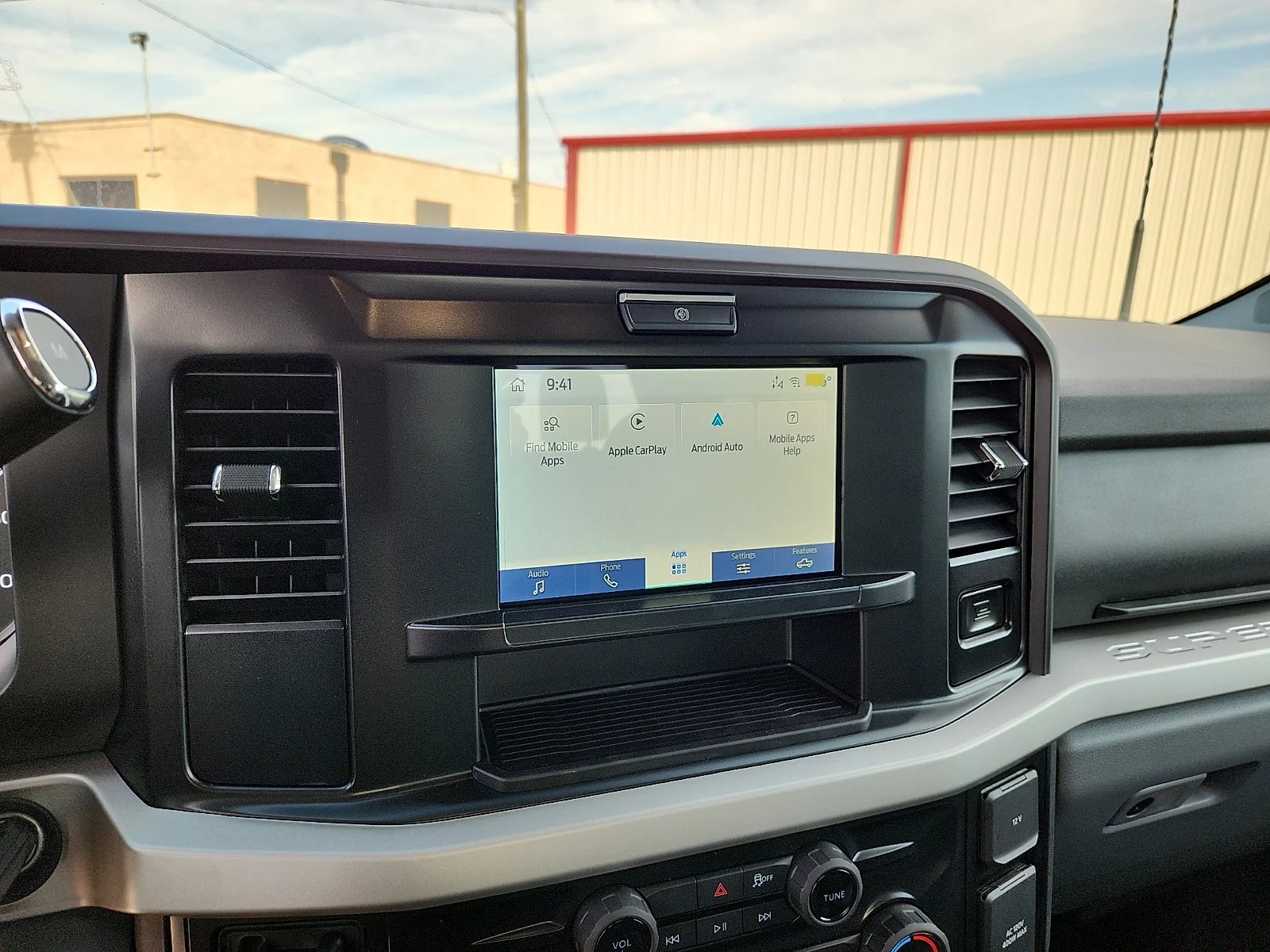 New 2027 Oxford White Ford XLT image 24