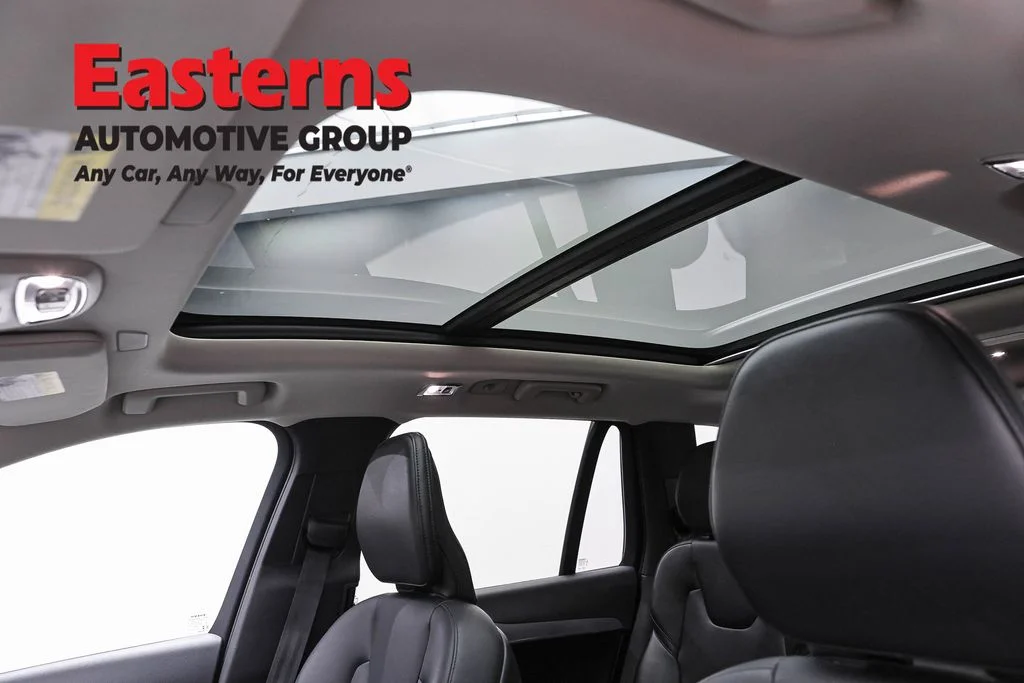 Used 2022 Gray Volvo T5 Momentum image 34