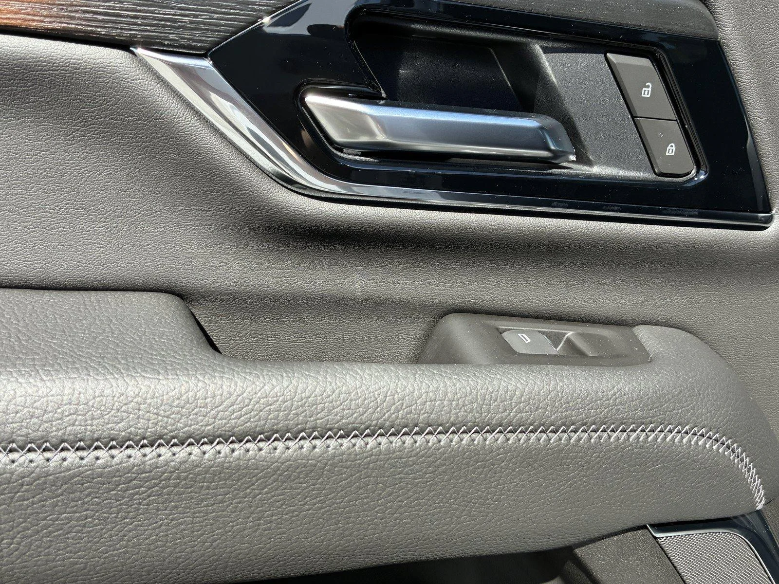 2026 GMC Yukon XL Denali - Photo 17