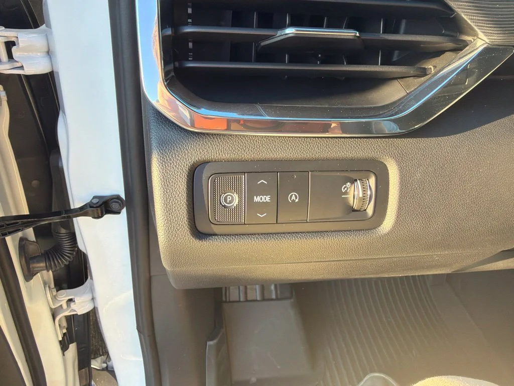 New 2027 Summit White GMC Elevation image 19