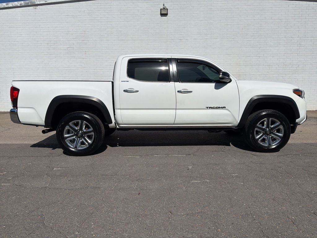 2016 Toyota Tacoma Limited Double Cab 4x4 V6 Auto Short Bed's photo