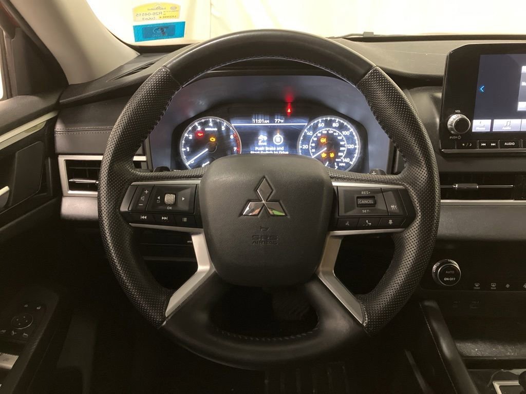 Used 2023  Mitsubishi SE image 5