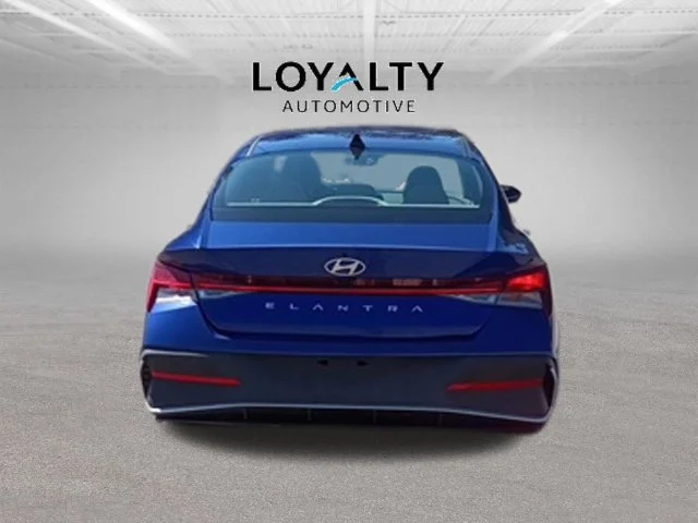 Used 2025 Blue Hyundai SEL Convenience image 4